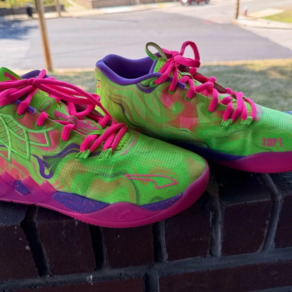 NEON PUMAS MB.01 Inverse Toxic Basketball/Court Shoe. Perfect! 🩷Size 10.5 - Picture 4 of 7